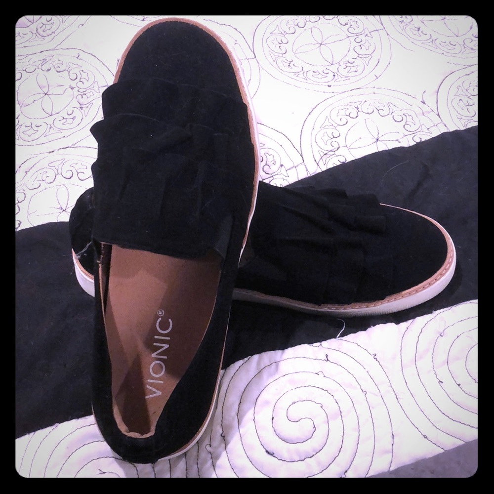 Vionic women’s slip on casual sneakers
